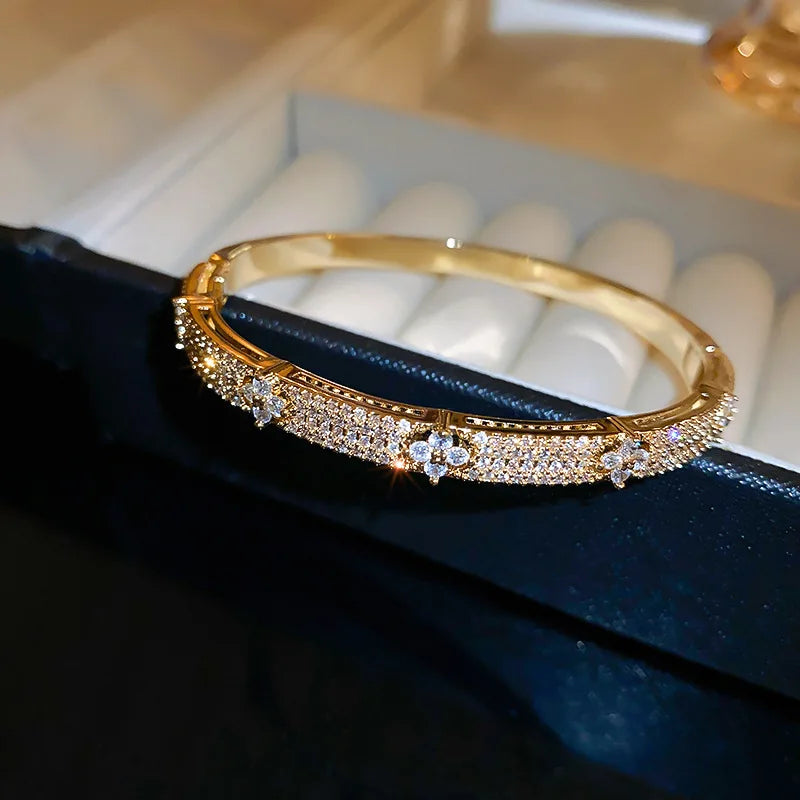 Elegant Four Leaf Flower Bracelet™