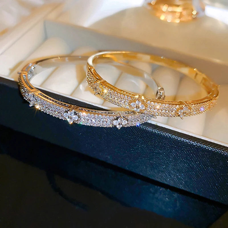 Elegant Four Leaf Flower Bracelet™