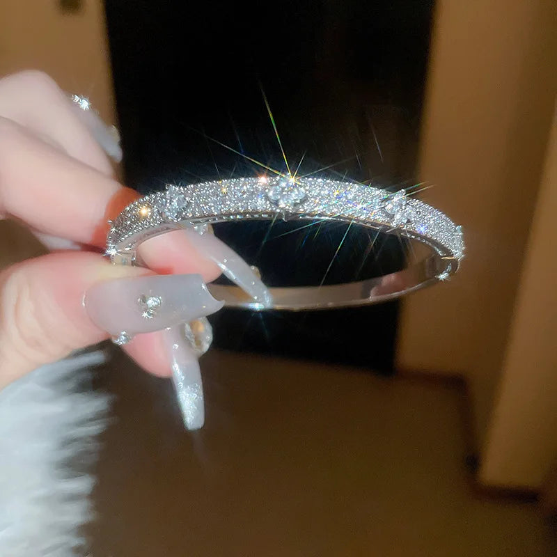 Elegant Four Leaf Flower Bracelet™
