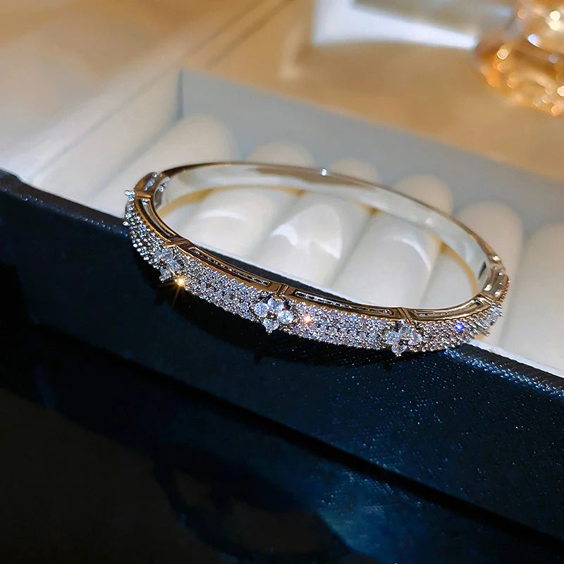 Elegant Four Leaf Flower Bracelet™
