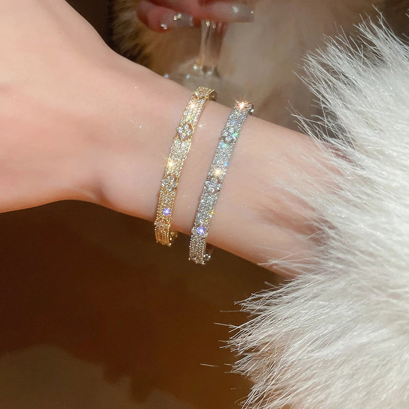 Elegant Four Leaf Flower Bracelet™