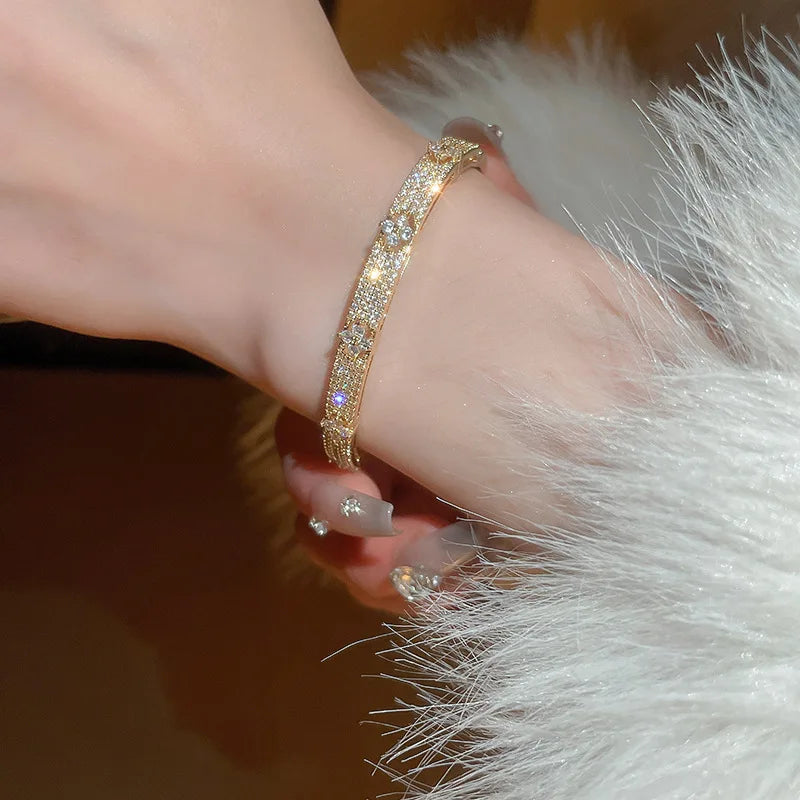 Elegant Four Leaf Flower Bracelet™