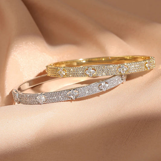 Elegant Four Leaf Flower Bracelet™